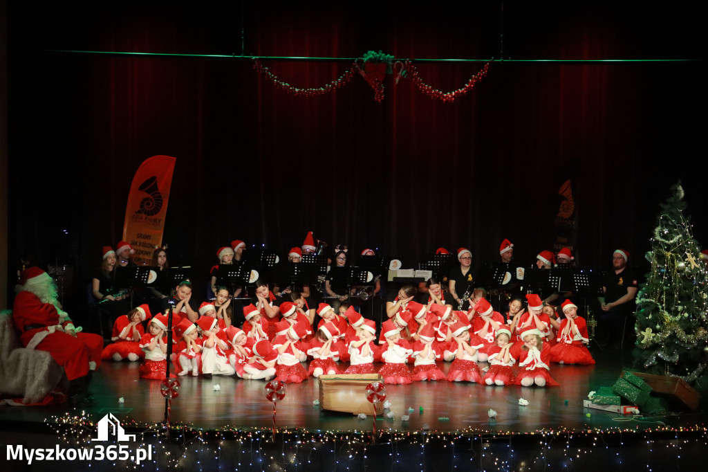 Fotorelacja: Spotkanie z Mikołajem i Rozświetlenie Choinki w Myszkowie