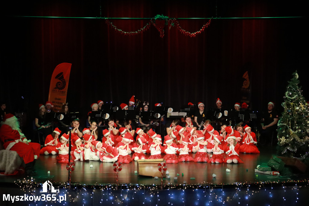 Fotorelacja: Spotkanie z Mikołajem i Rozświetlenie Choinki w Myszkowie