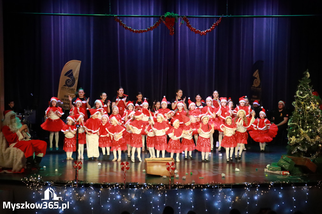 Fotorelacja: Spotkanie z Mikołajem i Rozświetlenie Choinki w Myszkowie