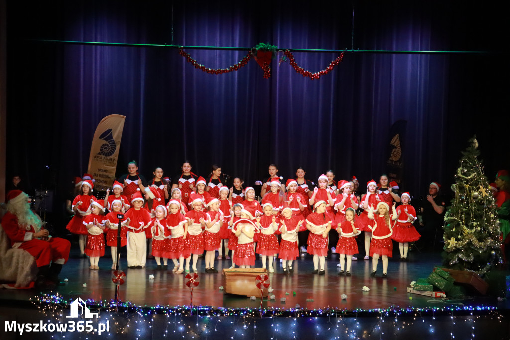 Fotorelacja: Spotkanie z Mikołajem i Rozświetlenie Choinki w Myszkowie