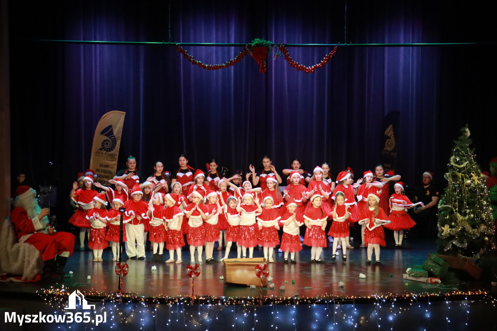 Fotorelacja: Spotkanie z Mikołajem i Rozświetlenie Choinki w Myszkowie