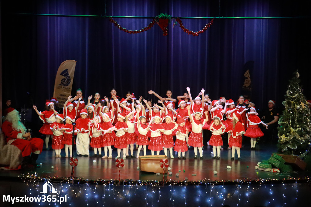 Fotorelacja: Spotkanie z Mikołajem i Rozświetlenie Choinki w Myszkowie