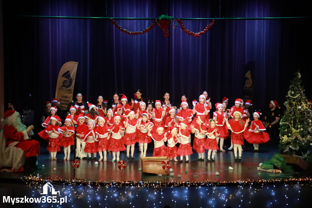 Fotorelacja: Spotkanie z Mikołajem i Rozświetlenie Choinki w Myszkowie