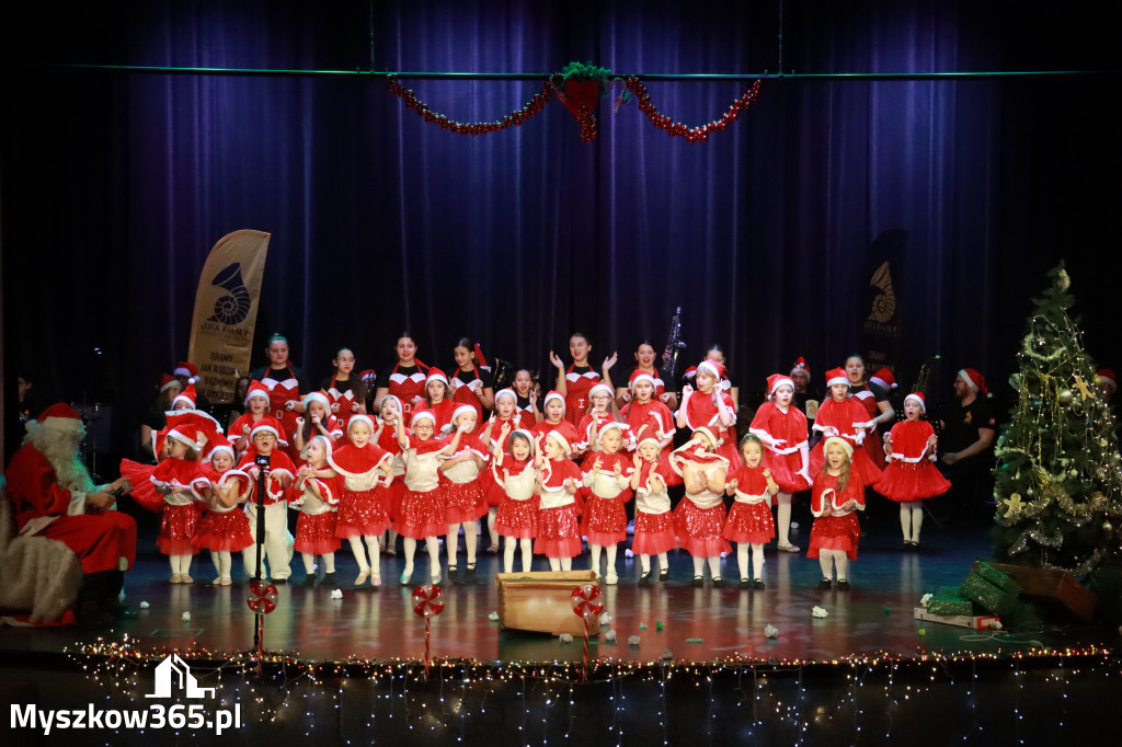 Fotorelacja: Spotkanie z Mikołajem i Rozświetlenie Choinki w Myszkowie