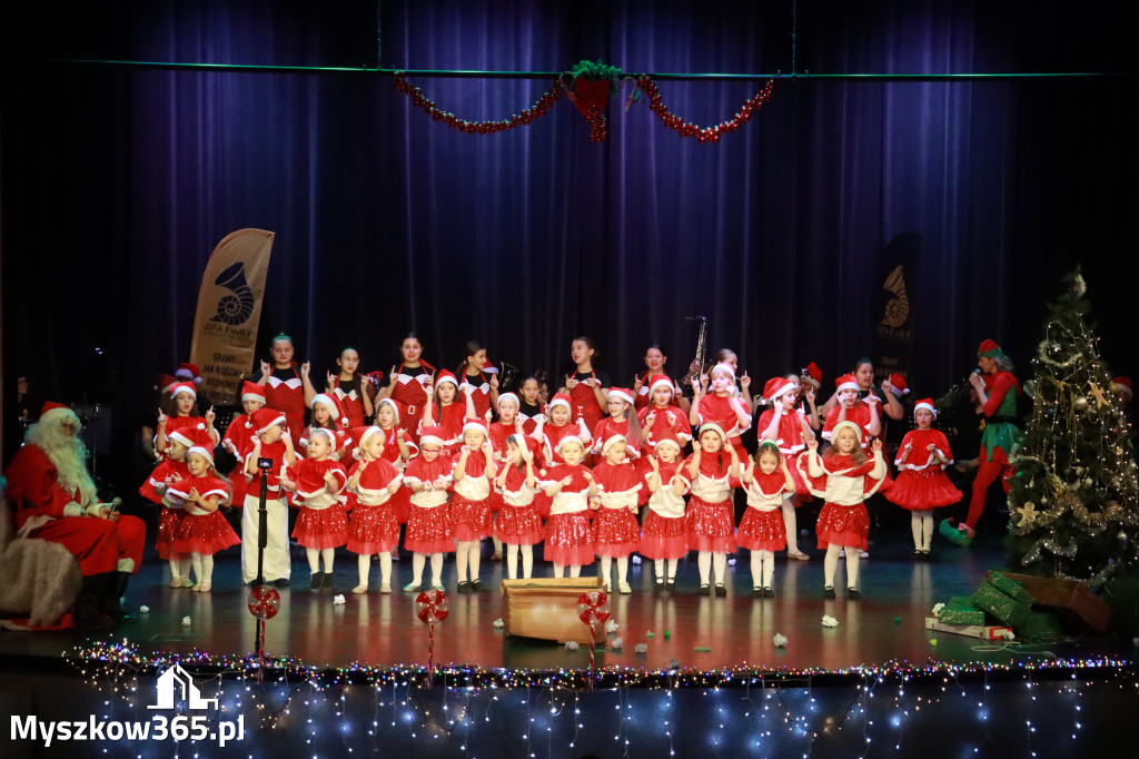 Fotorelacja: Spotkanie z Mikołajem i Rozświetlenie Choinki w Myszkowie