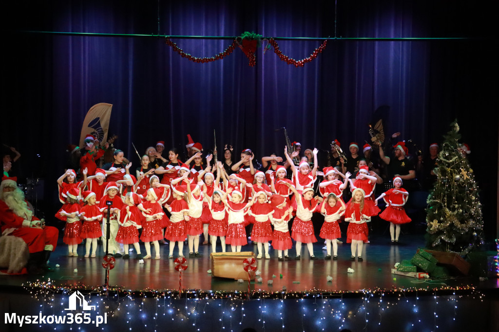 Fotorelacja: Spotkanie z Mikołajem i Rozświetlenie Choinki w Myszkowie