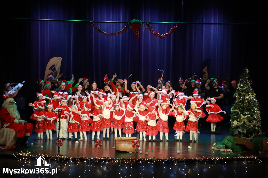 Fotorelacja: Spotkanie z Mikołajem i Rozświetlenie Choinki w Myszkowie