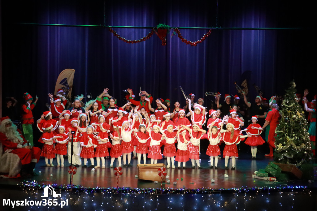 Fotorelacja: Spotkanie z Mikołajem i Rozświetlenie Choinki w Myszkowie