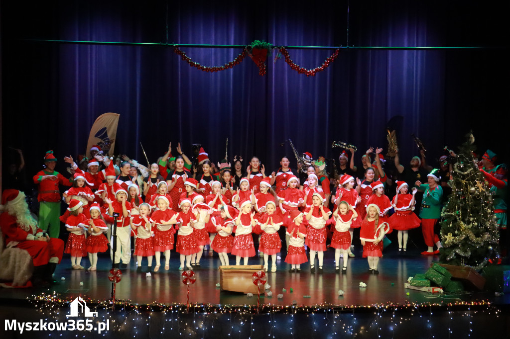 Fotorelacja: Spotkanie z Mikołajem i Rozświetlenie Choinki w Myszkowie