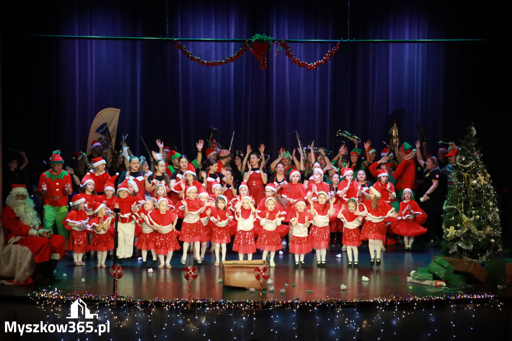 Fotorelacja: Spotkanie z Mikołajem i Rozświetlenie Choinki w Myszkowie