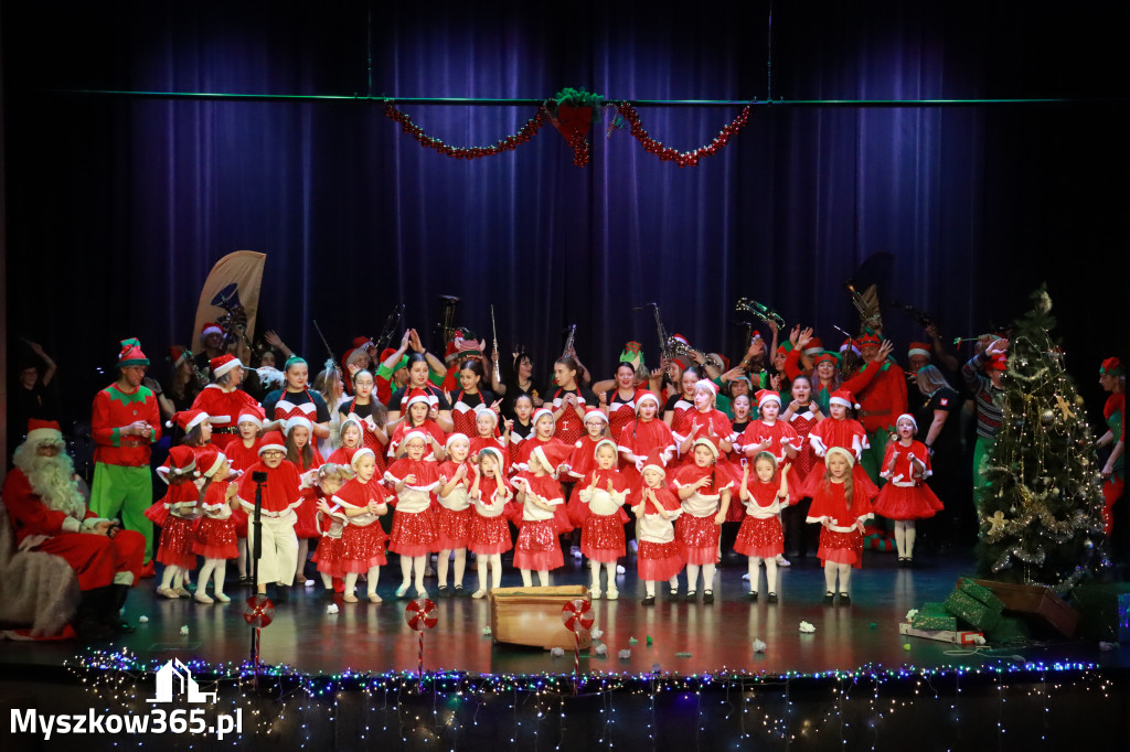 Fotorelacja: Spotkanie z Mikołajem i Rozświetlenie Choinki w Myszkowie