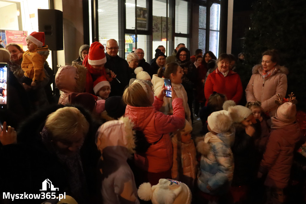 Fotorelacja: Spotkanie z Mikołajem i Rozświetlenie Choinki w Myszkowie