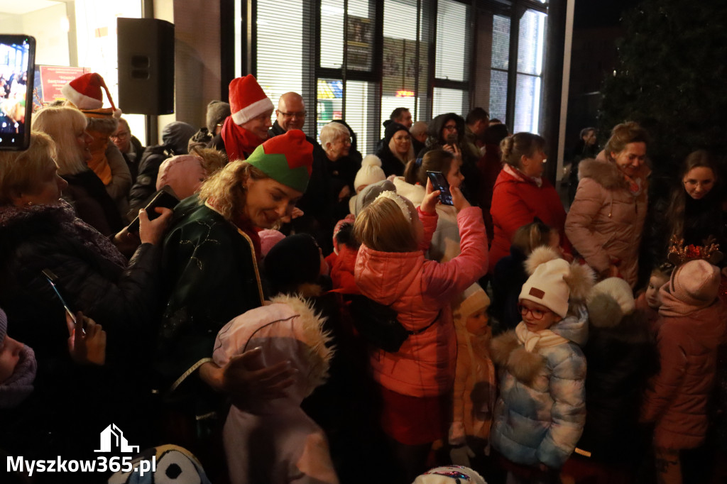 Fotorelacja: Spotkanie z Mikołajem i Rozświetlenie Choinki w Myszkowie