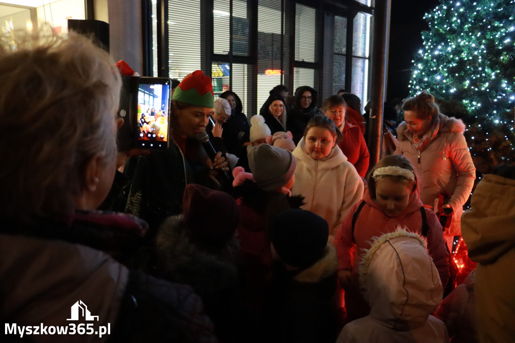 Fotorelacja: Spotkanie z Mikołajem i Rozświetlenie Choinki w Myszkowie