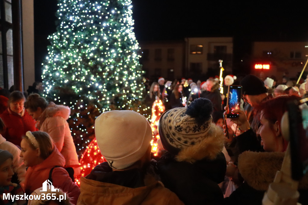 Fotorelacja: Spotkanie z Mikołajem i Rozświetlenie Choinki w Myszkowie