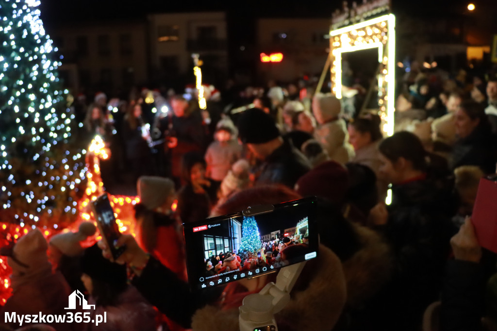 Fotorelacja: Spotkanie z Mikołajem i Rozświetlenie Choinki w Myszkowie