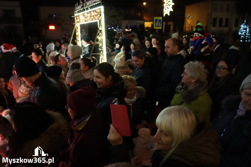Fotorelacja: Spotkanie z Mikołajem i Rozświetlenie Choinki w Myszkowie