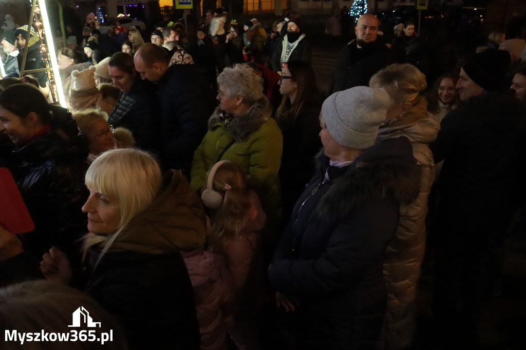 Fotorelacja: Spotkanie z Mikołajem i Rozświetlenie Choinki w Myszkowie