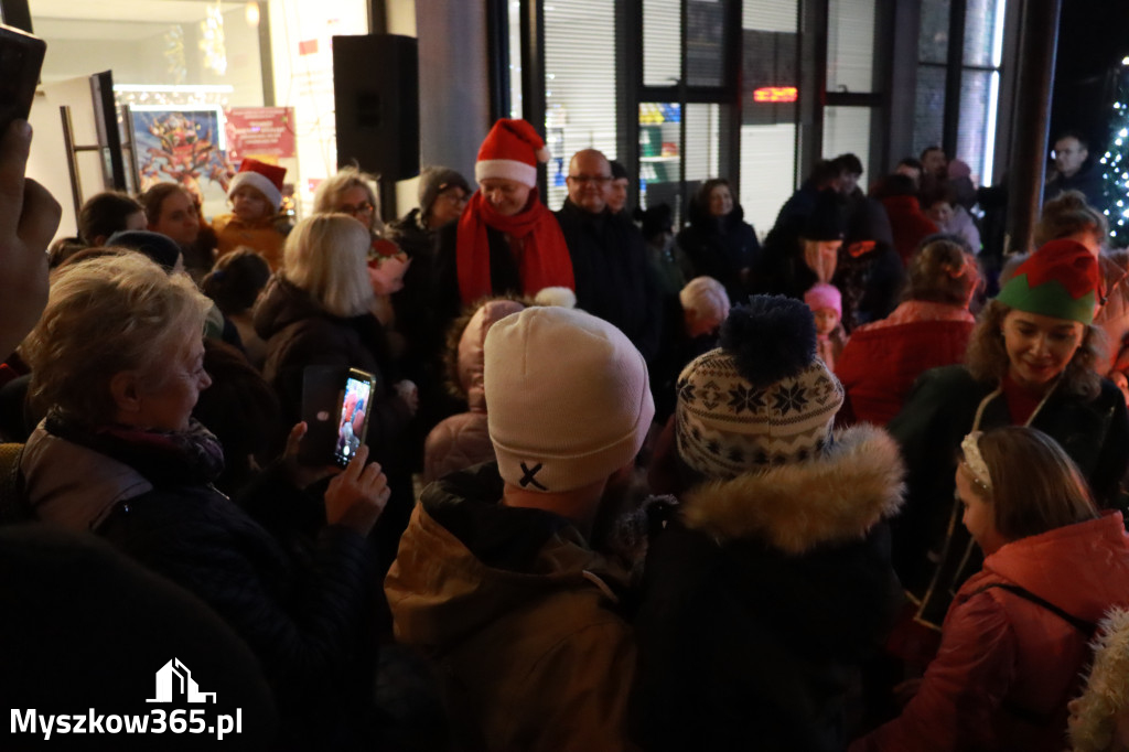 Fotorelacja: Spotkanie z Mikołajem i Rozświetlenie Choinki w Myszkowie
