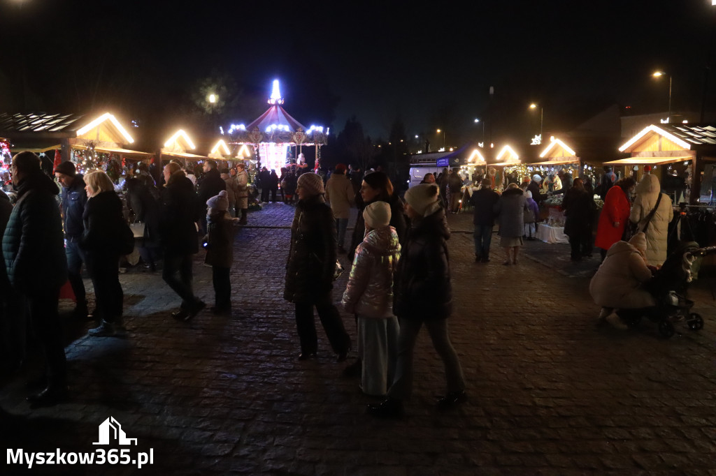 Fotorelacja: Spotkanie z Mikołajem i Rozświetlenie Choinki w Myszkowie