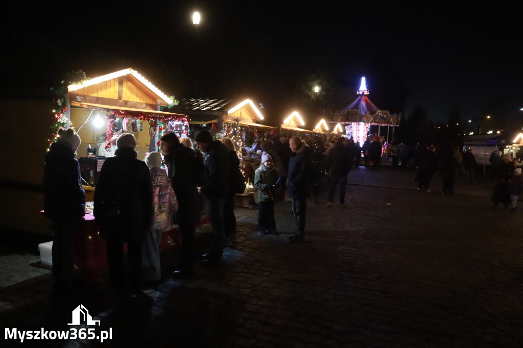 Fotorelacja: Spotkanie z Mikołajem i Rozświetlenie Choinki w Myszkowie