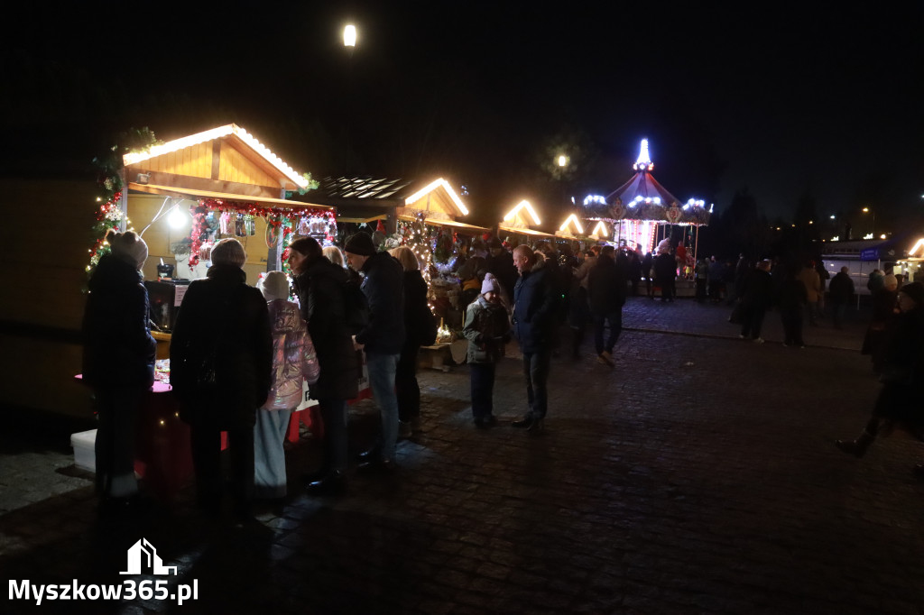 Fotorelacja: Spotkanie z Mikołajem i Rozświetlenie Choinki w Myszkowie
