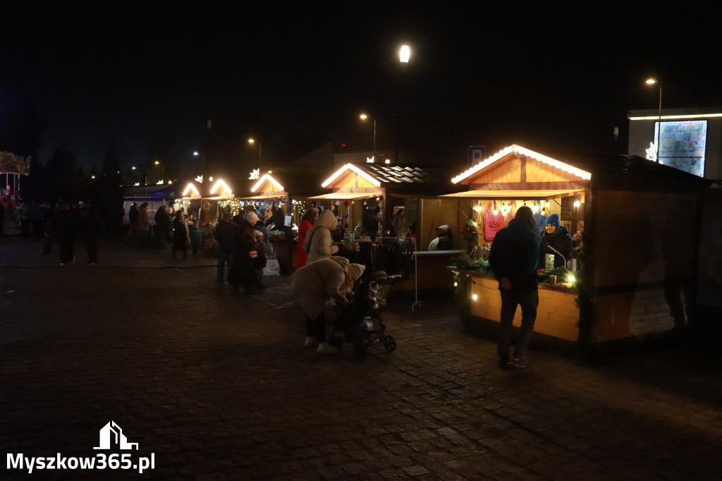 Fotorelacja: Spotkanie z Mikołajem i Rozświetlenie Choinki w Myszkowie