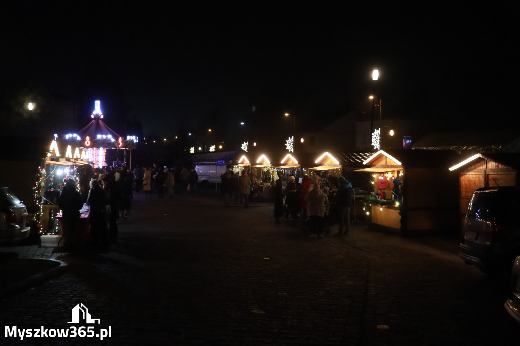 Fotorelacja: Spotkanie z Mikołajem i Rozświetlenie Choinki w Myszkowie