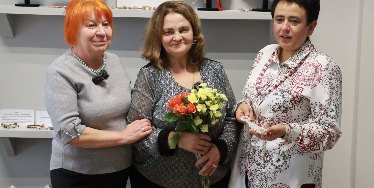 Fotorelacja: Wystawa z cyklu MOJE PASJE, HOBBY pani Lucyny Bąk członkini Klubu Seniora Koziołek