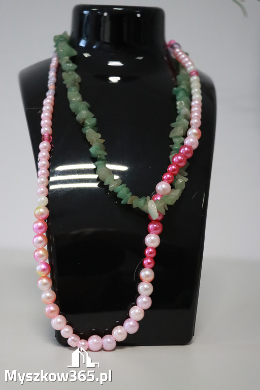 Fotorelacja: Wystawa z cyklu MOJE PASJE, HOBBY pani Lucyny Bąk członkini Klubu Seniora Koziołek