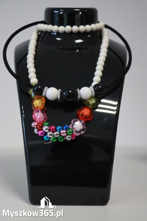 Fotorelacja: Wystawa z cyklu MOJE PASJE, HOBBY pani Lucyny Bąk członkini Klubu Seniora Koziołek