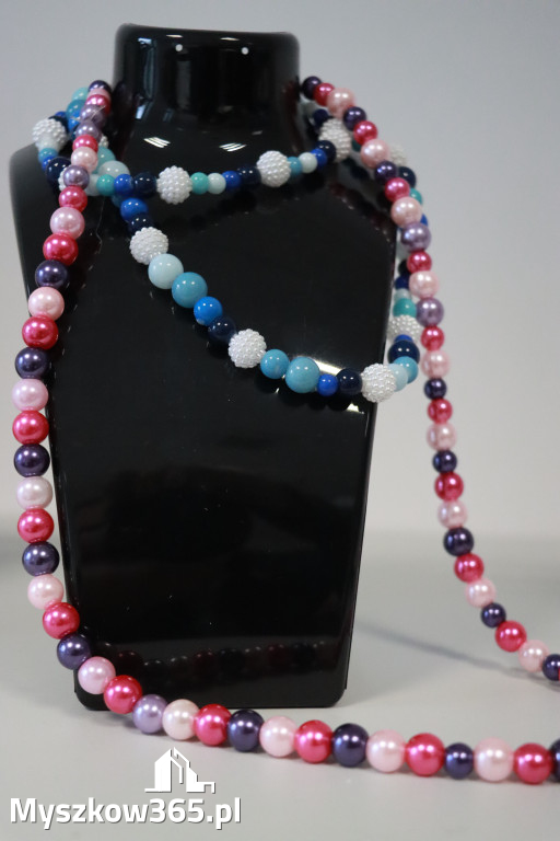 Fotorelacja: Wystawa z cyklu MOJE PASJE, HOBBY pani Lucyny Bąk członkini Klubu Seniora Koziołek