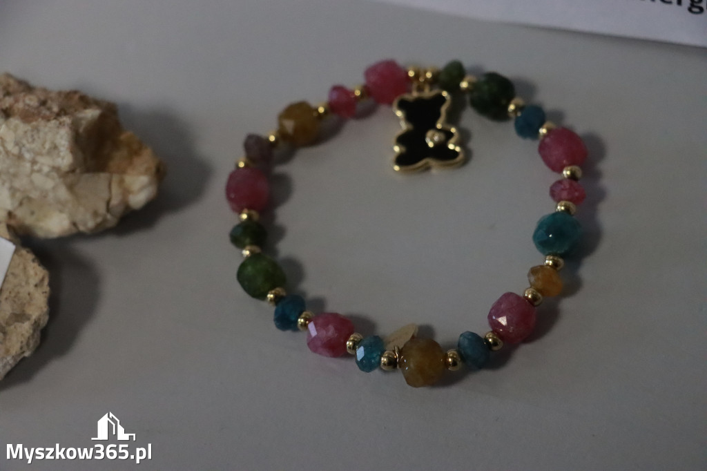 Fotorelacja: Wystawa z cyklu MOJE PASJE, HOBBY pani Lucyny Bąk członkini Klubu Seniora Koziołek