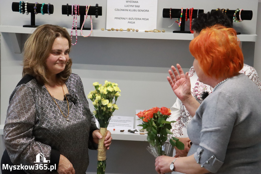Fotorelacja: Wystawa z cyklu MOJE PASJE, HOBBY pani Lucyny Bąk członkini Klubu Seniora Koziołek