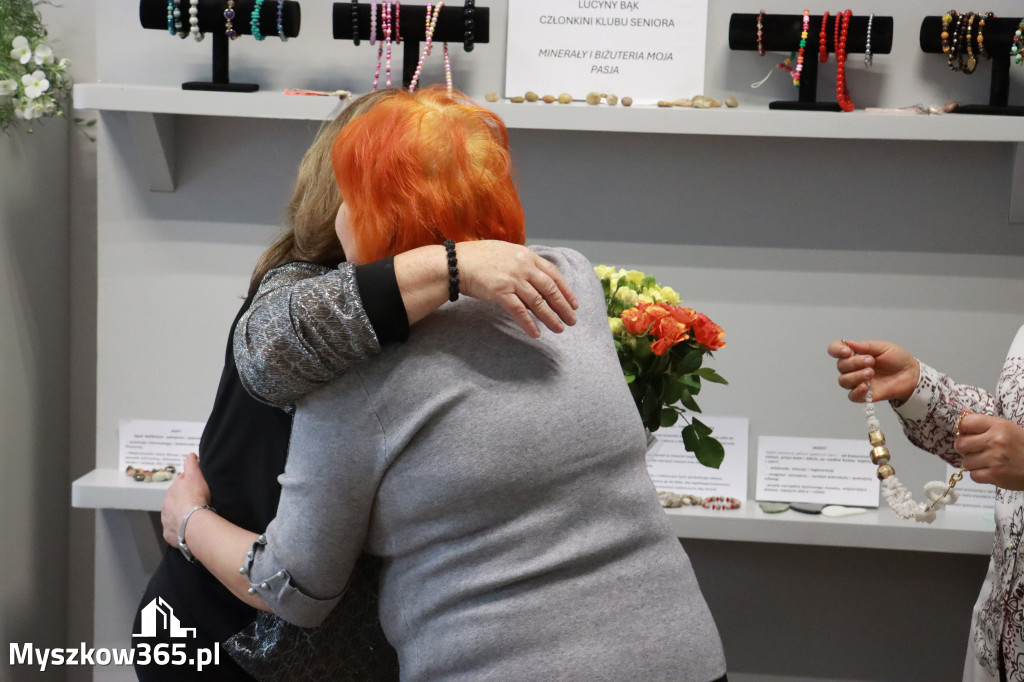 Fotorelacja: Wystawa z cyklu MOJE PASJE, HOBBY pani Lucyny Bąk członkini Klubu Seniora Koziołek