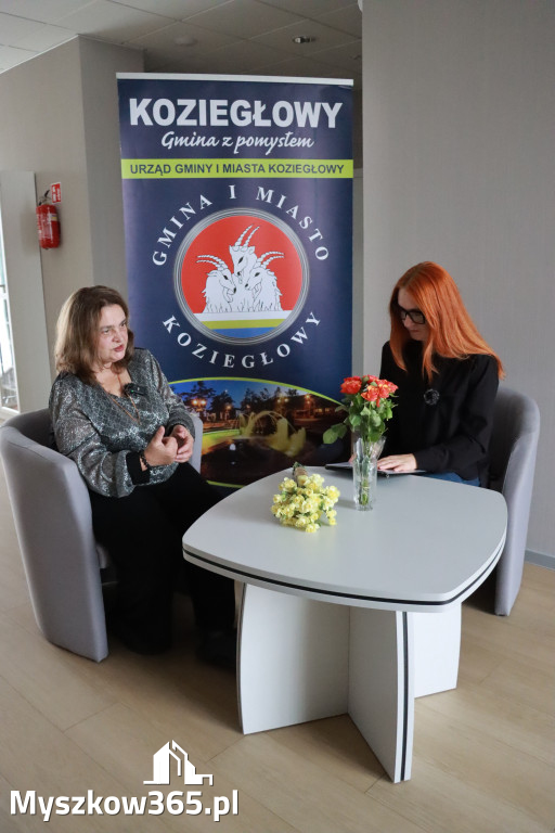 Fotorelacja: Wystawa z cyklu MOJE PASJE, HOBBY pani Lucyny Bąk członkini Klubu Seniora Koziołek