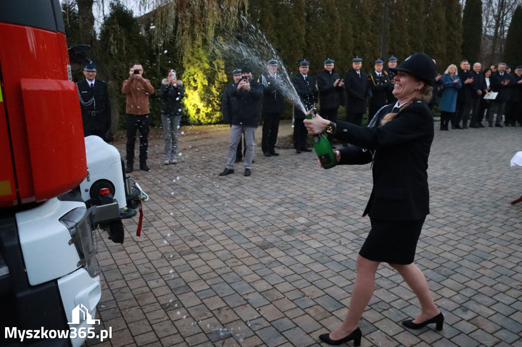 Fotorelacja I: Przekazanie samochodu ratowniczo-gaśniczego dla OSP Myszków-Smudzówka