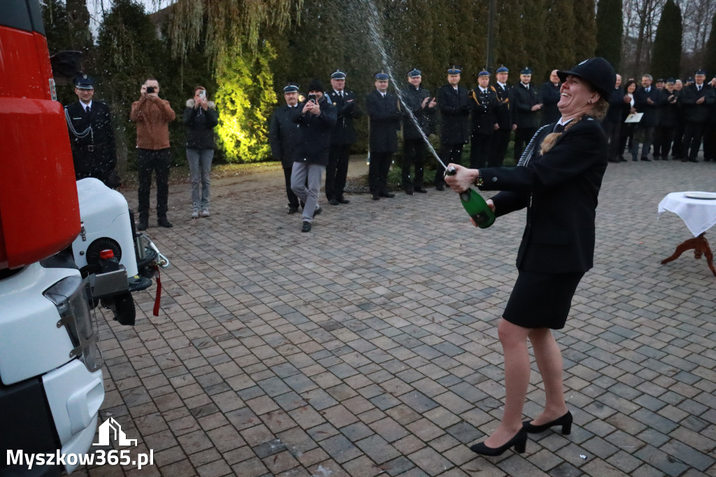 Fotorelacja I: Przekazanie samochodu ratowniczo-gaśniczego dla OSP Myszków-Smudzówka