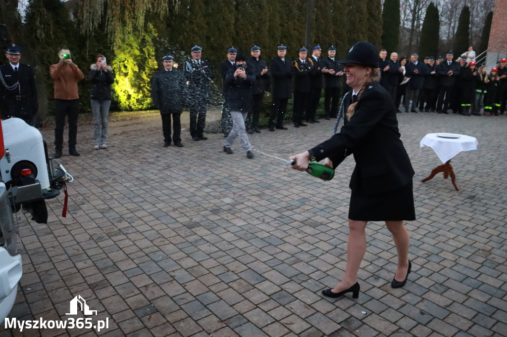 Fotorelacja I: Przekazanie samochodu ratowniczo-gaśniczego dla OSP Myszków-Smudzówka