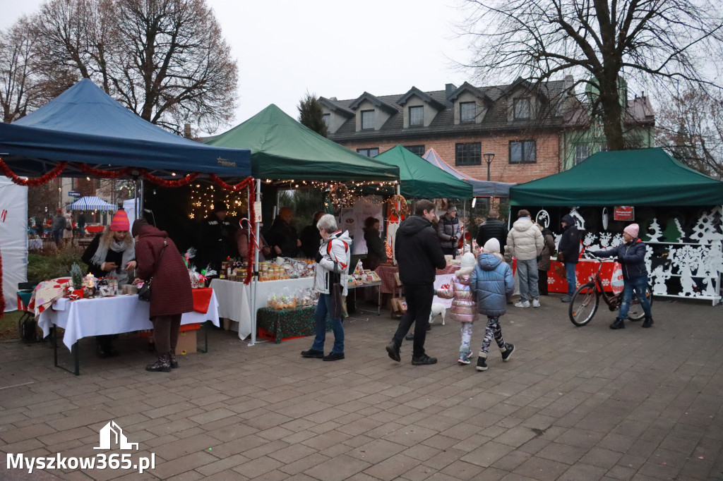 Fotorelacja I: Iskry Jarmark Bożonarodzeniowy w Żarkach