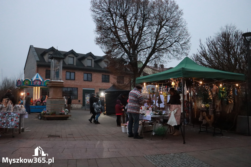 Fotorelacja I: Iskry Jarmark Bożonarodzeniowy w Żarkach