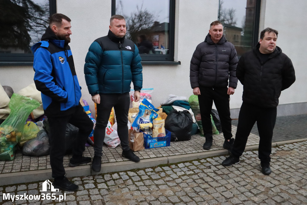 Fotorelacja: Finał akcji „Świąteczna Paka dla Zwierzaka” w Myszkowie