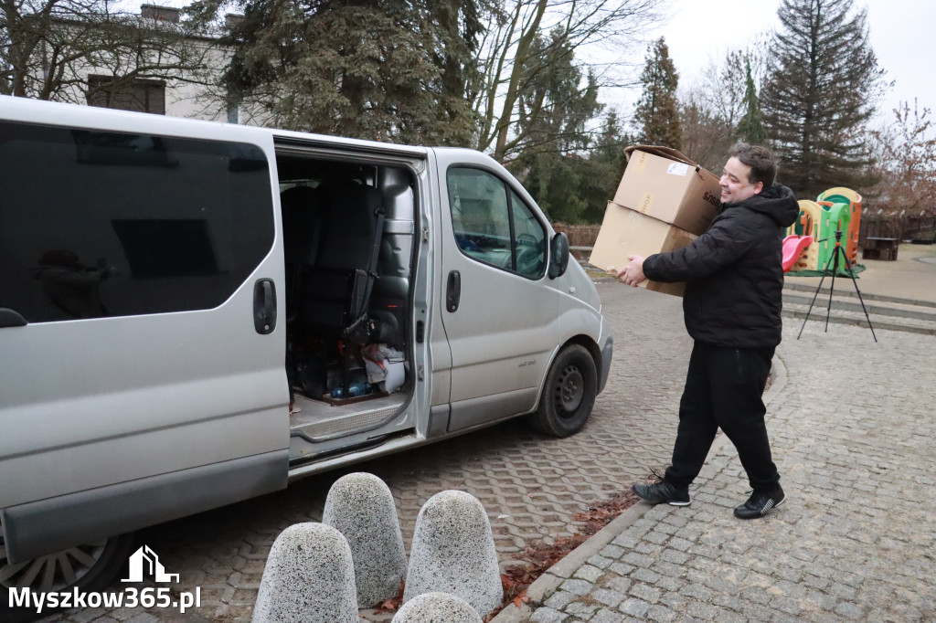 Fotorelacja: Finał akcji „Świąteczna Paka dla Zwierzaka” w Myszkowie