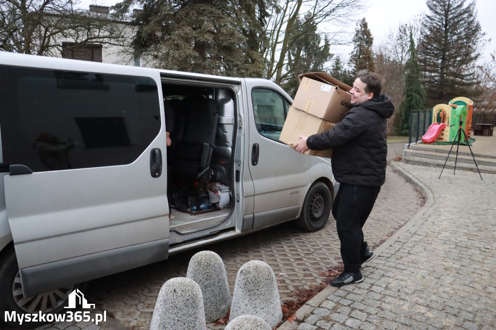 Fotorelacja: Finał akcji „Świąteczna Paka dla Zwierzaka” w Myszkowie