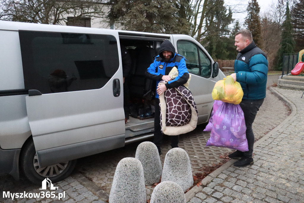 Fotorelacja: Finał akcji „Świąteczna Paka dla Zwierzaka” w Myszkowie