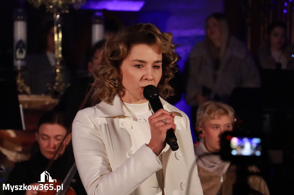 Fotorelacja: Koncert Kolęd w Myszkowie z Eweliną Flintą i Myszkovia Band