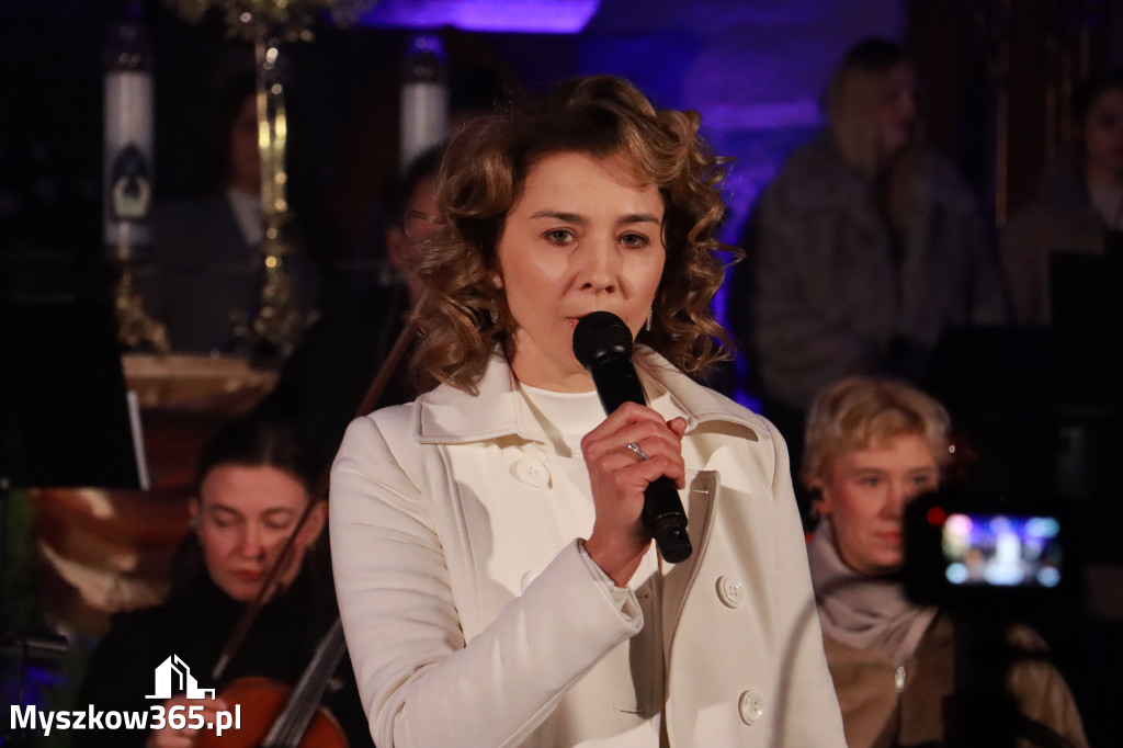Fotorelacja: Koncert Kolęd w Myszkowie z Eweliną Flintą i Myszkovia Band