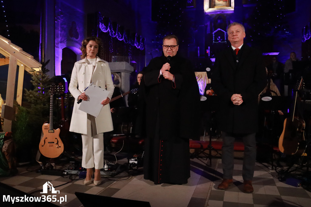 Fotorelacja: Koncert Kolęd w Myszkowie z Eweliną Flintą i Myszkovia Band