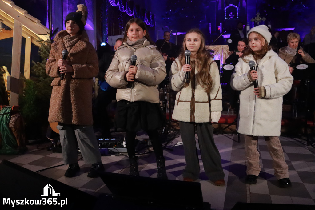 Fotorelacja: Koncert Kolęd w Myszkowie z Eweliną Flintą i Myszkovia Band