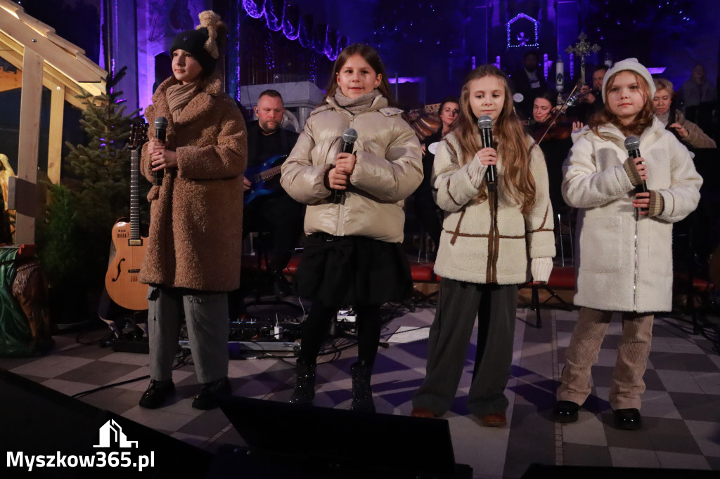 Fotorelacja: Koncert Kolęd w Myszkowie z Eweliną Flintą i Myszkovia Band